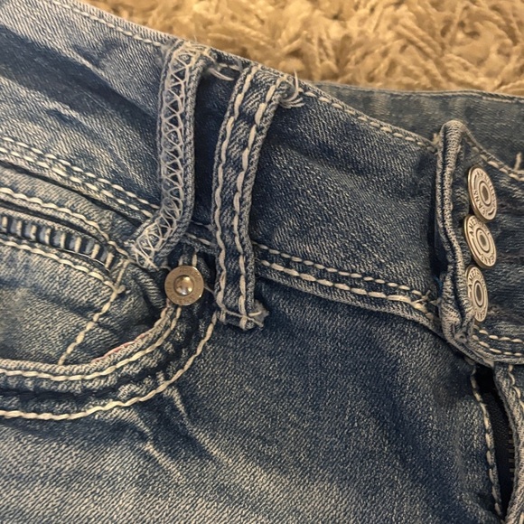 Amethyst Jeans Distressed Boot Cut in Faded Blue - Picture 4 of 8